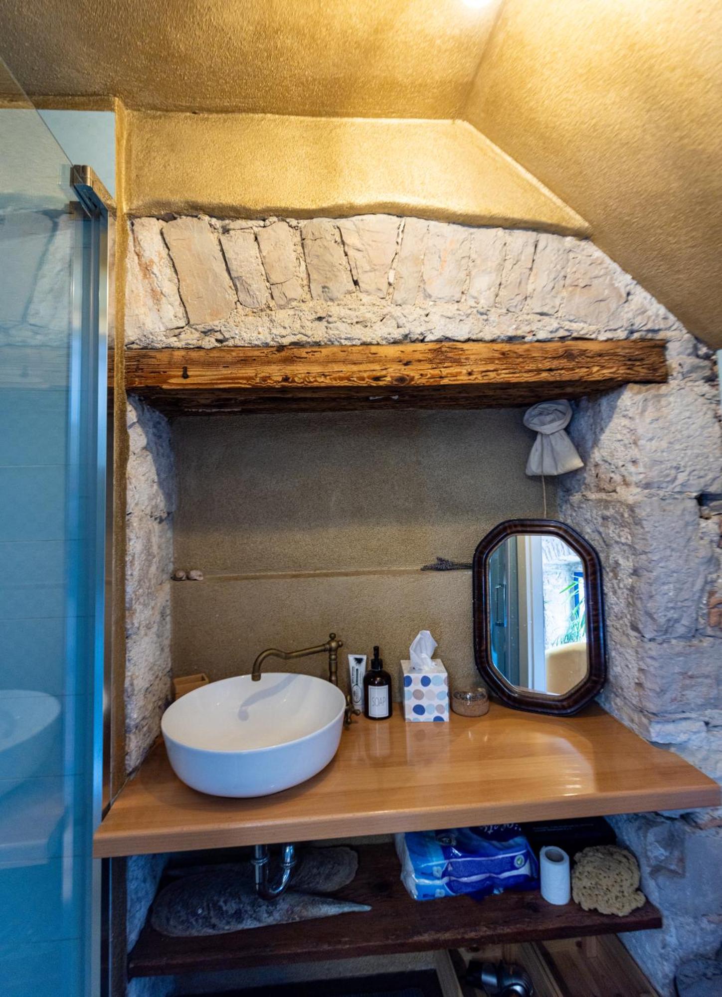 Old House Apartment Vodice Bagian luar foto