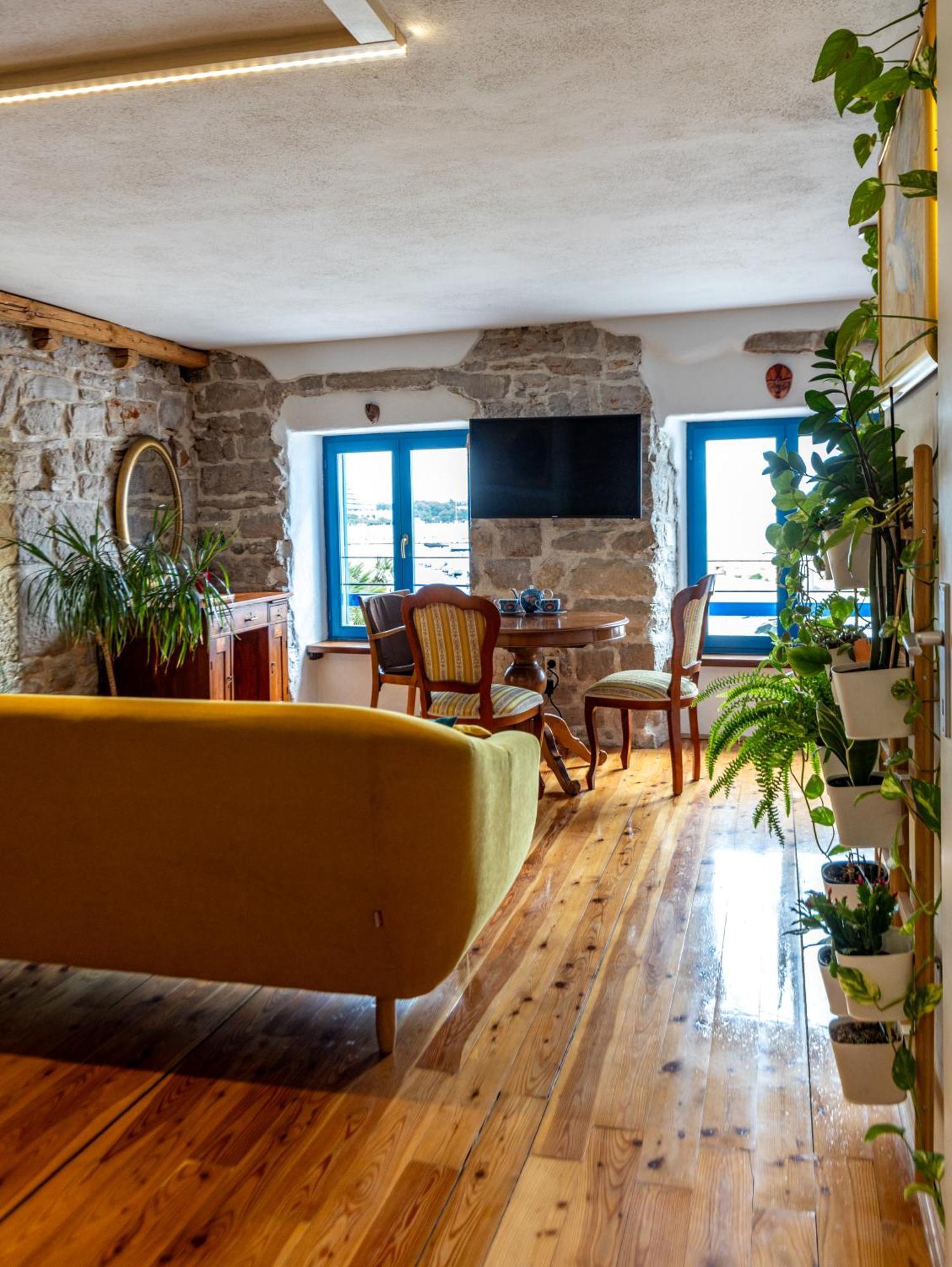 Old House Apartment Vodice Bagian luar foto