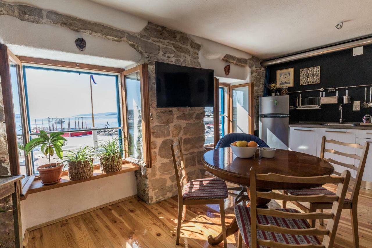 Old House Apartment Vodice Bagian luar foto