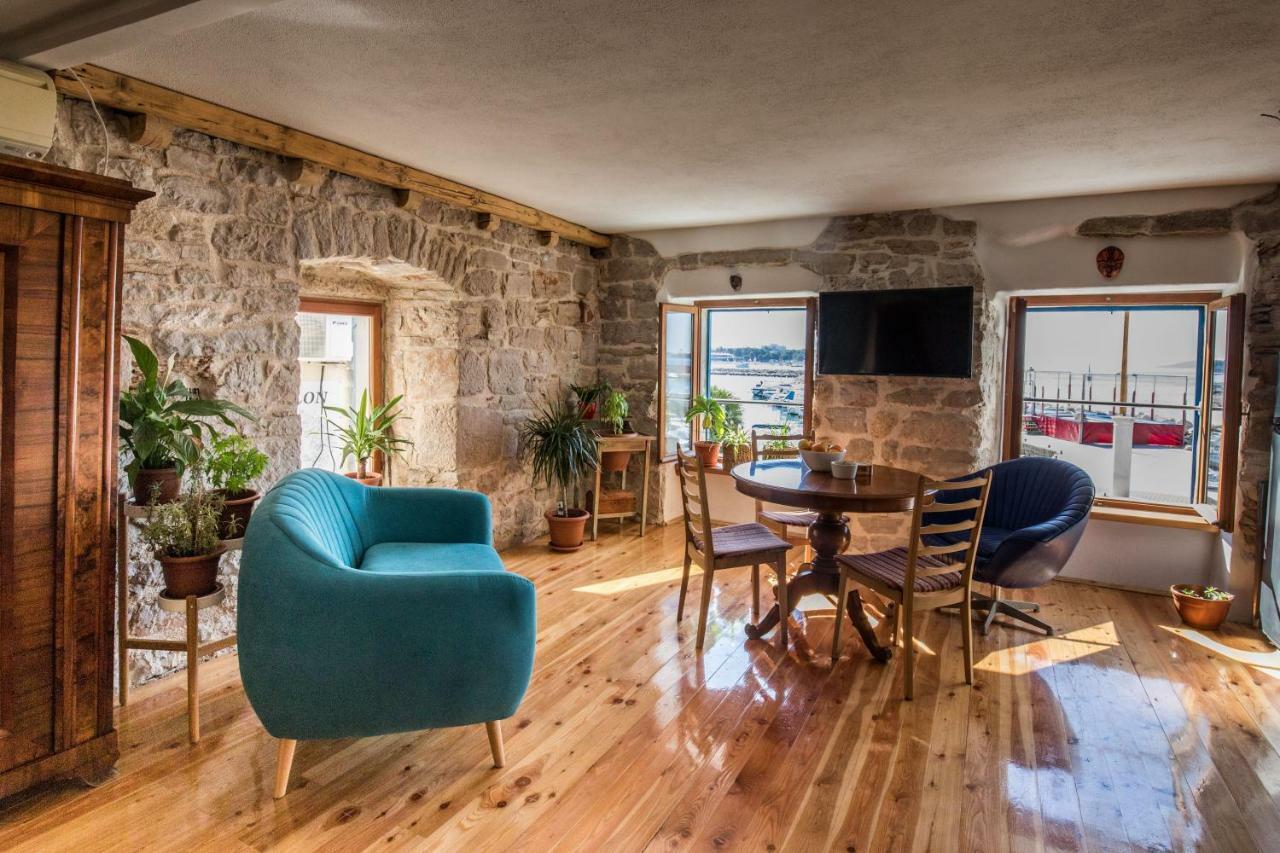 Old House Apartment Vodice Bagian luar foto