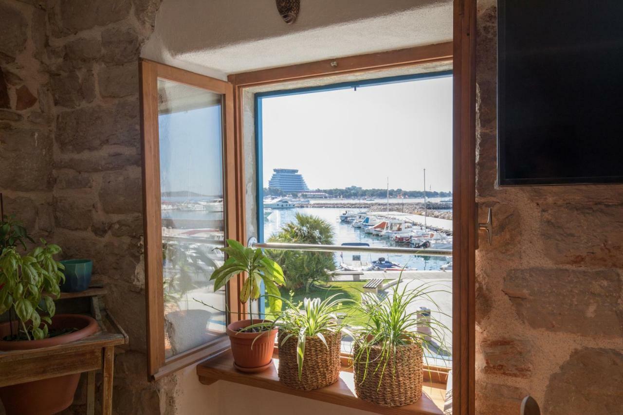Old House Apartment Vodice Bagian luar foto
