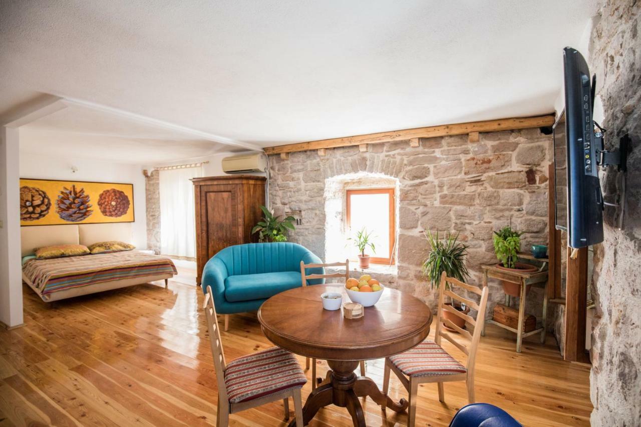 Old House Apartment Vodice Bagian luar foto