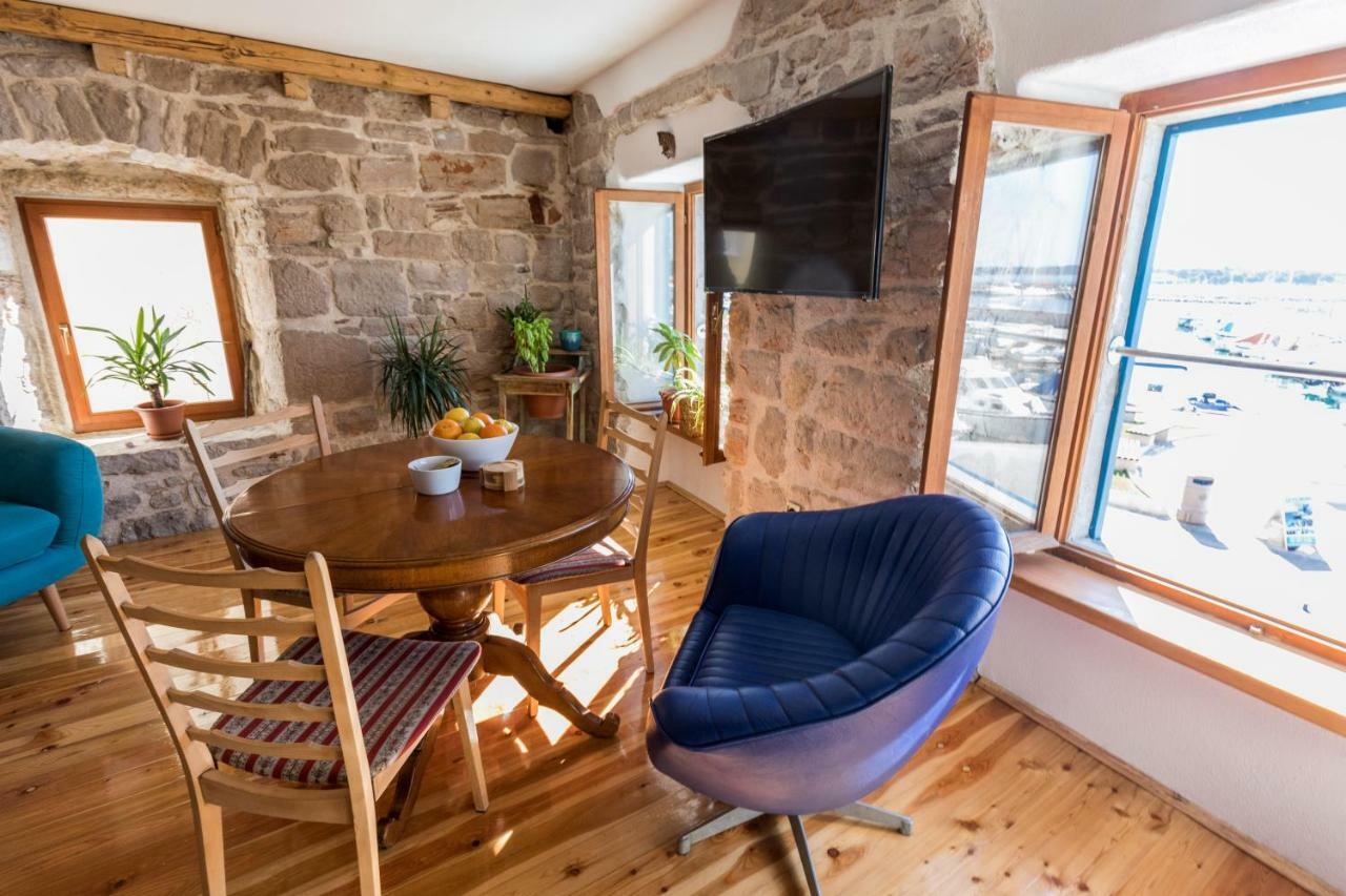 Old House Apartment Vodice Bagian luar foto